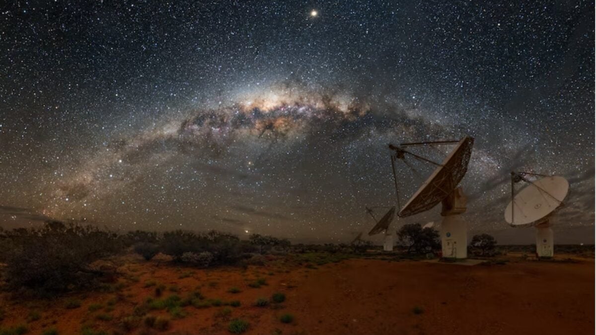 Un radiotelescopio en el desierto australiano acaba de cartografiar algo que ningún ojo humano puede ver. El mayor mapa magnético del universo muestra cómo la luz se retuerce al cruzar campos invisibles entre galaxias