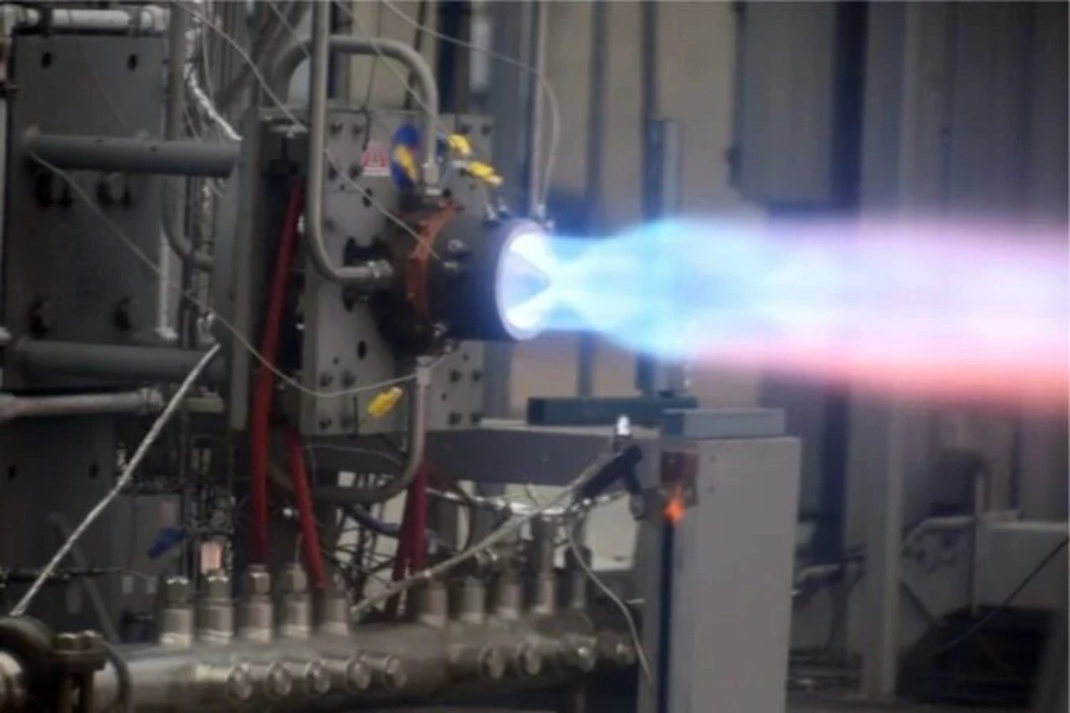 Los motores de combustible sólido llevan décadas arrastrando un problema que parecía imposible de resolver. Un nuevo sistema basado en plasma podría permitir apagarlos y encenderlos cuando sea necesario