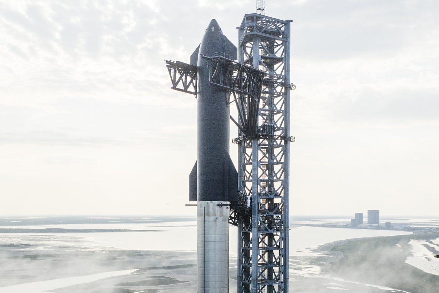 SpaceX empezó reduciendo el coste de lanzar cohetes y terminó vendiendo a los inversores un mercado potencial de 28,5 billones de dólares. Su histórica salida a bolsa demuestra que la tecnología importa, pero la promesa de dominar el futuro todavía más