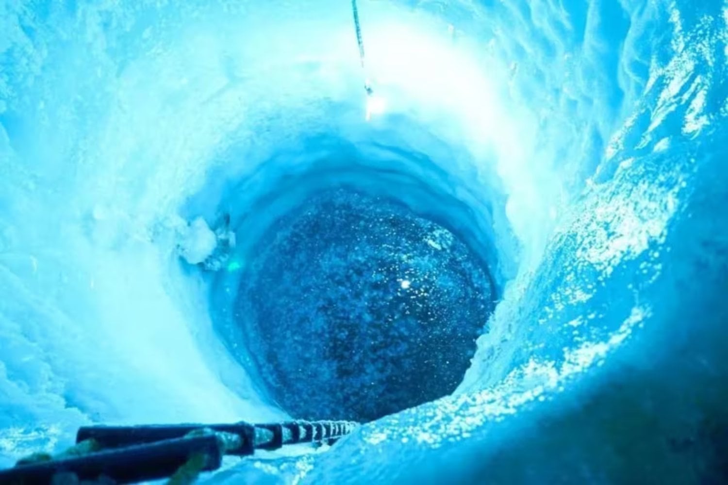 Bajo tres kilómetros de hielo, la Antártida escondía una estructura gigante en forma de abanico. El hallazgo revela una cicatriz geológica anterior a la ruptura de Gondwana