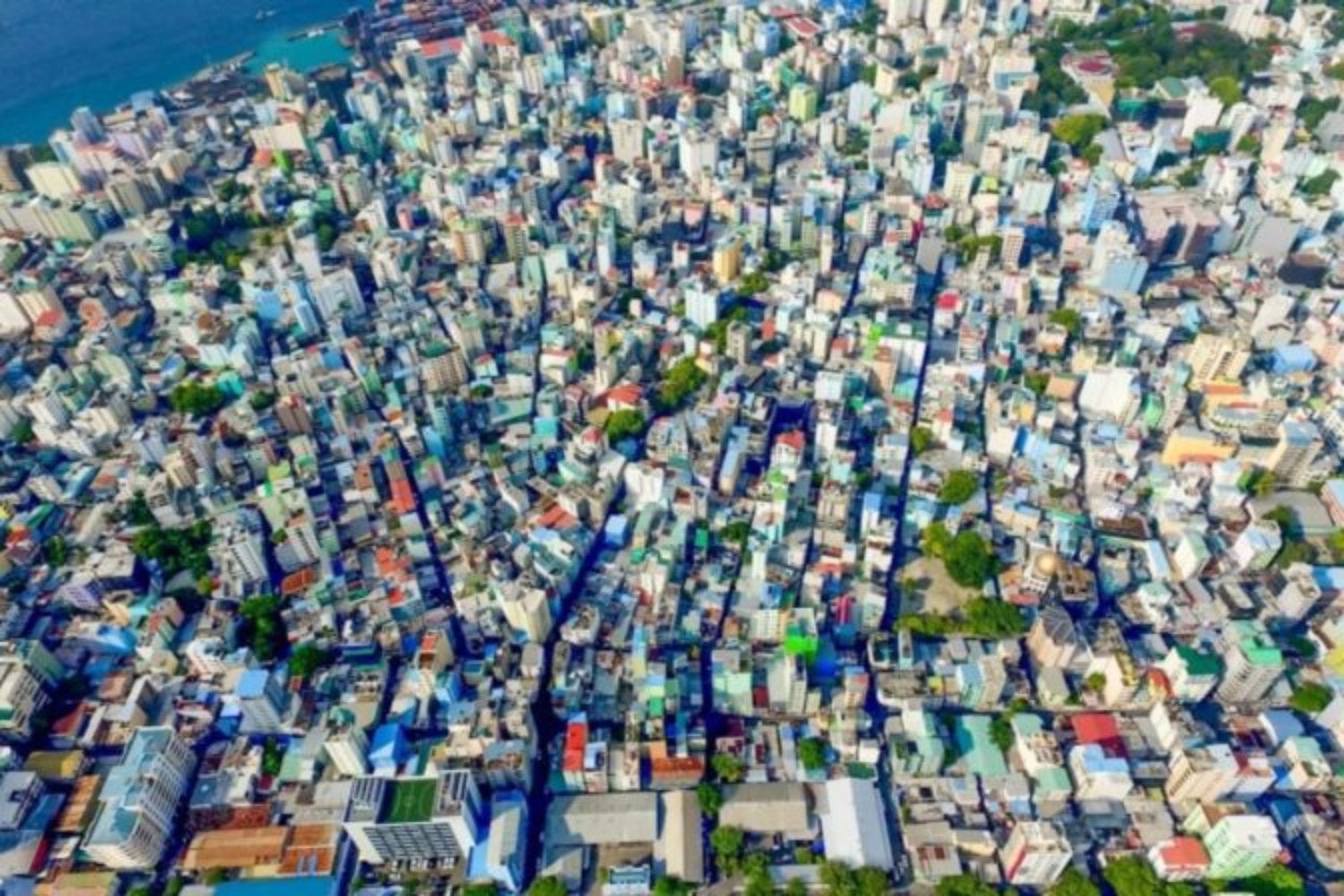 Una ecuación diseñada para estudiar materiales a escala atómica acaba de arrojar un escenario inquietante. La población mundial podría reducirse a la mitad antes de 2064 si varias crisis globales coincidieran