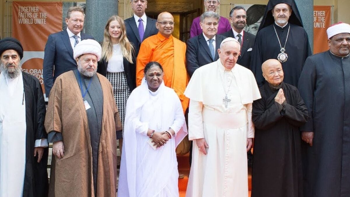 El cristianismo sigue siendo la religión más grande del mundo, pero el mapa global de la fe ya no se mueve como antes. El islam crece por demografía y los no afiliados avanzan por abandono religioso