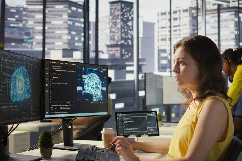 El truco más simple para que la inteligencia artificial responda mejor: no usar un solo modelo, sino hacer que varias IA trabajen una detrás de otra
