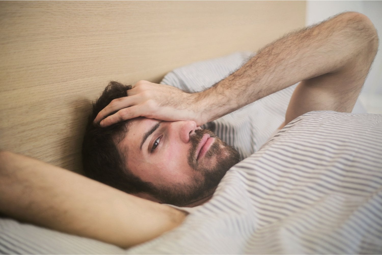 Los adolescentes no solo duermen menos por mirar pantallas: el verdadero problema es que sus amigos ya no salen nunca de la habitación