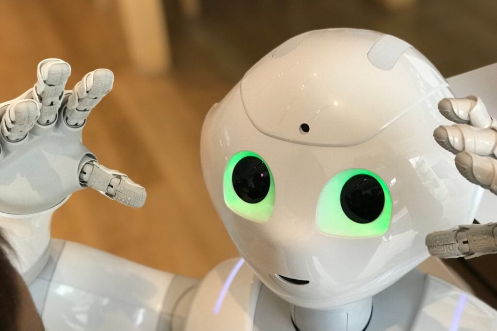 Los chatbots ya pueden escucharnos, aconsejarnos y hacernos compañía, pero hay algo de las relaciones humanas que nunca van a poder copiar