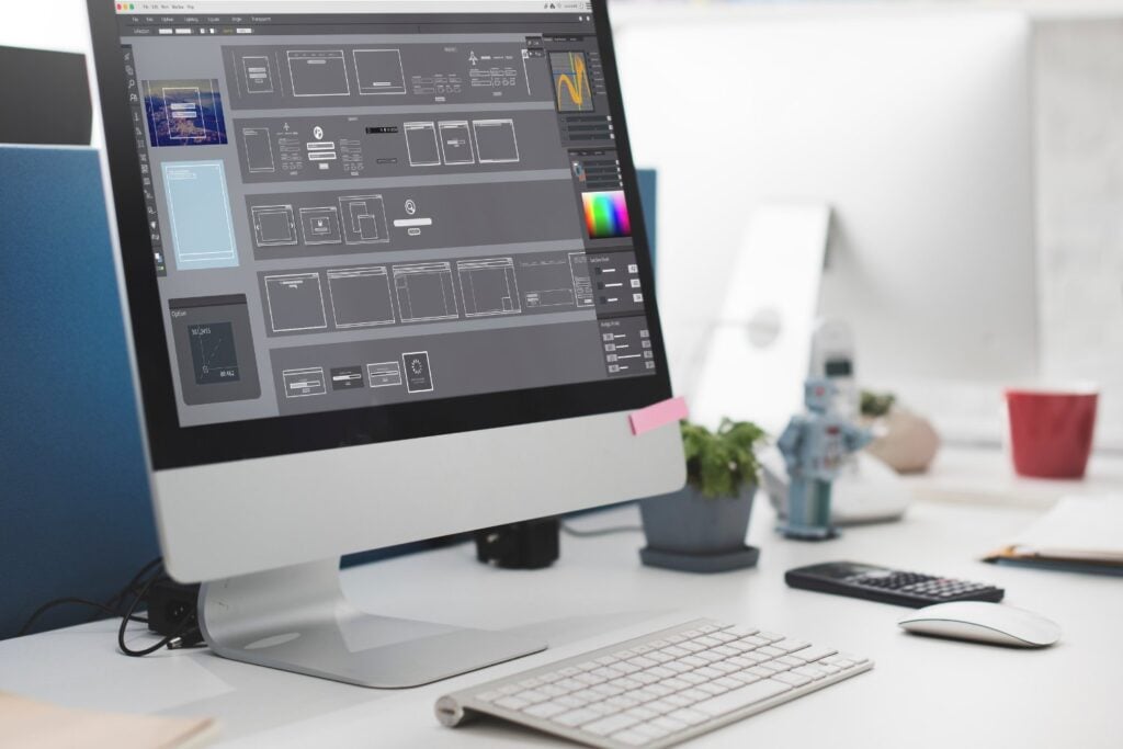 Adobe parecía una víctima segura de la inteligencia artificial. Resulta que puede ser una de sus grandes ganadoras