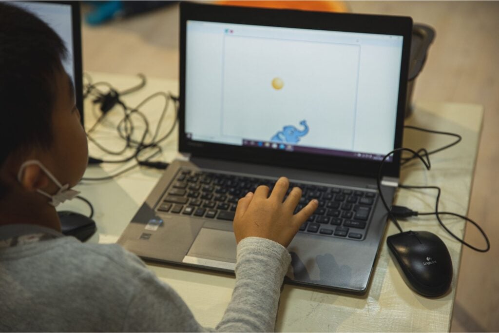 Los alumnos ya usan inteligencia artificial para estudiar, pero casi nadie está haciendo la pregunta más importante: si lo que dice es verdad