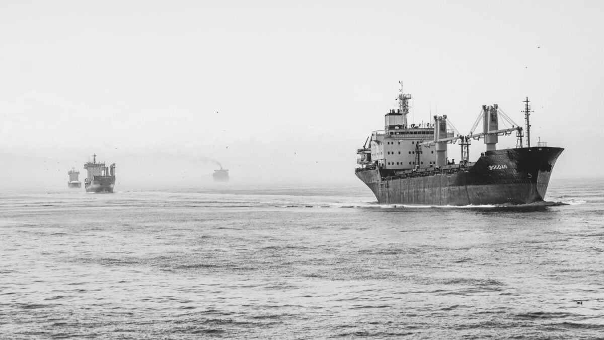 Perú vuelve a mirar al Pacífico con preocupación: cientos de barcos chinos se concentran junto a su zona pesquera más valiosa