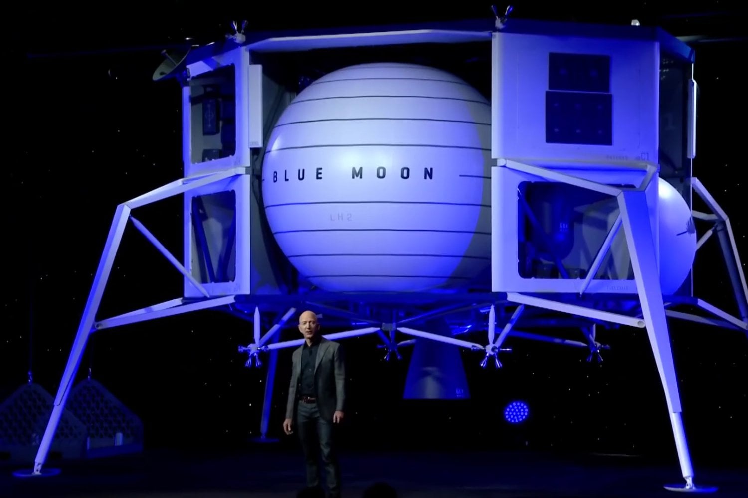 Jeff Bezos ya explicó por qué invierte tanto en el espacio: cree que millones de personas vivirán allí en apenas dos décadas
