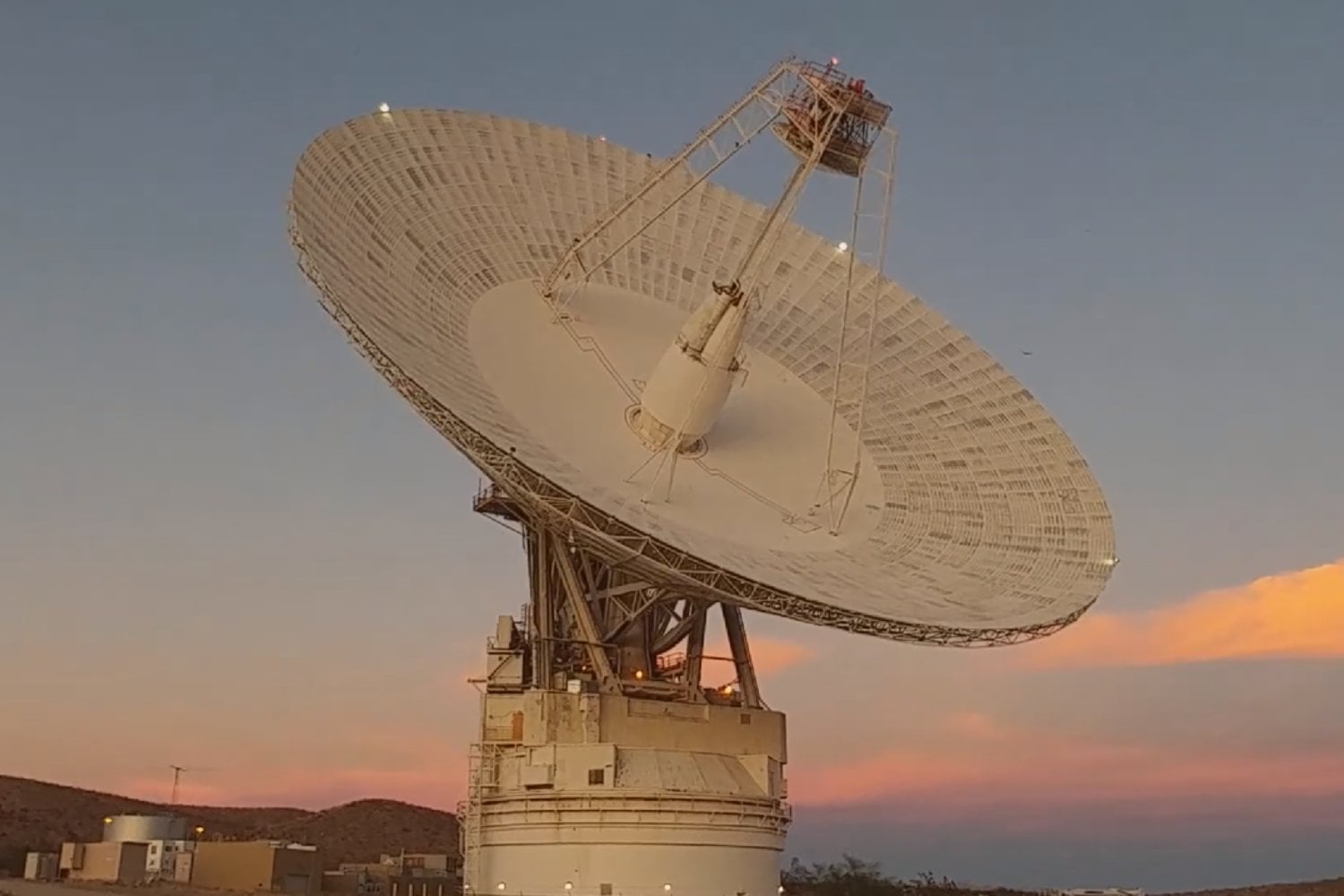 La Deep Space Network de la NASA falló por tierra: una antena gigante quedó dañada por errores evitables