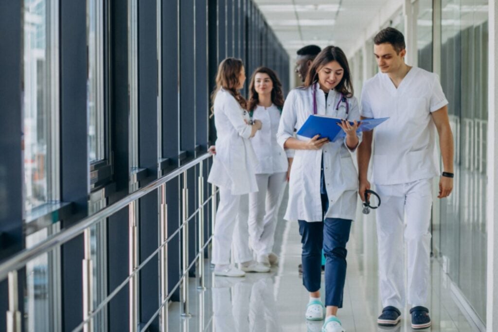 Rumanía vivió una pesadilla sanitaria digital: hospitales bloqueados y médicos trabajando a mano