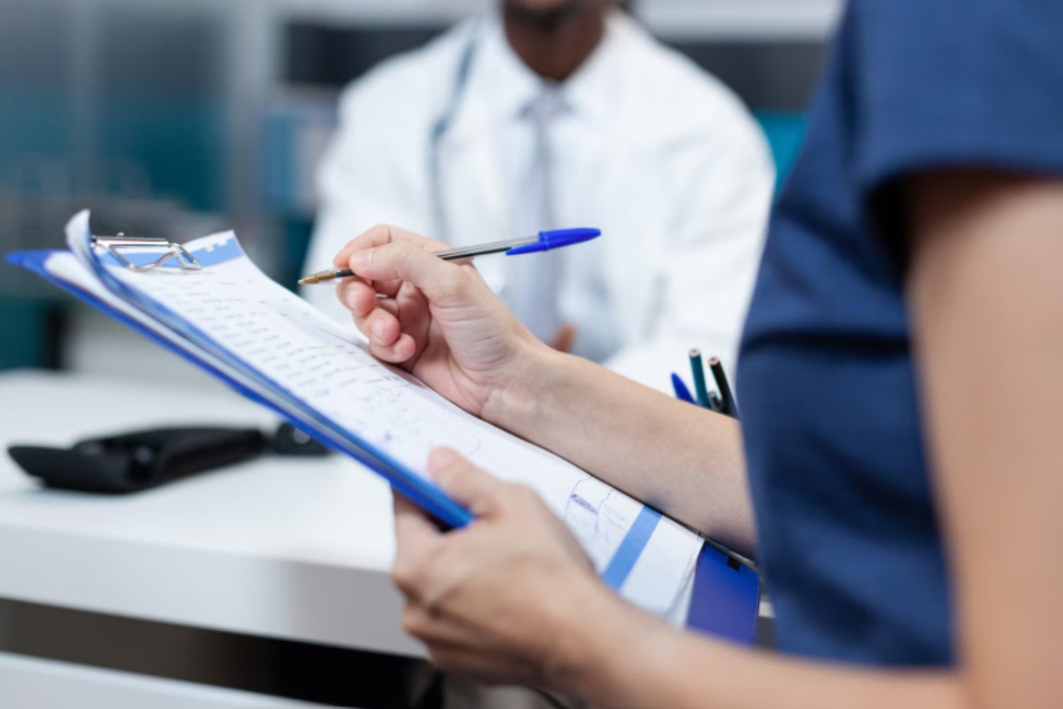 Rumanía vivió una pesadilla sanitaria digital: hospitales bloqueados y médicos trabajando a mano
