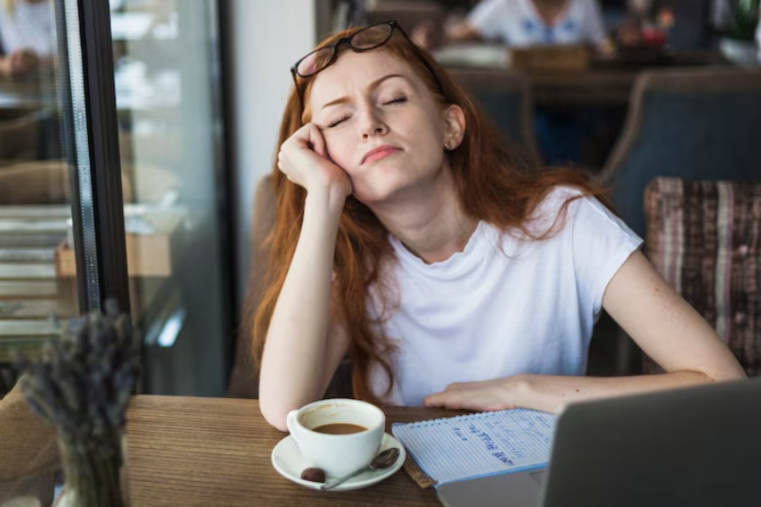 Por qué necesitar muchas tazas de café para funcionar puede decir más de tu descanso que de tu dieta