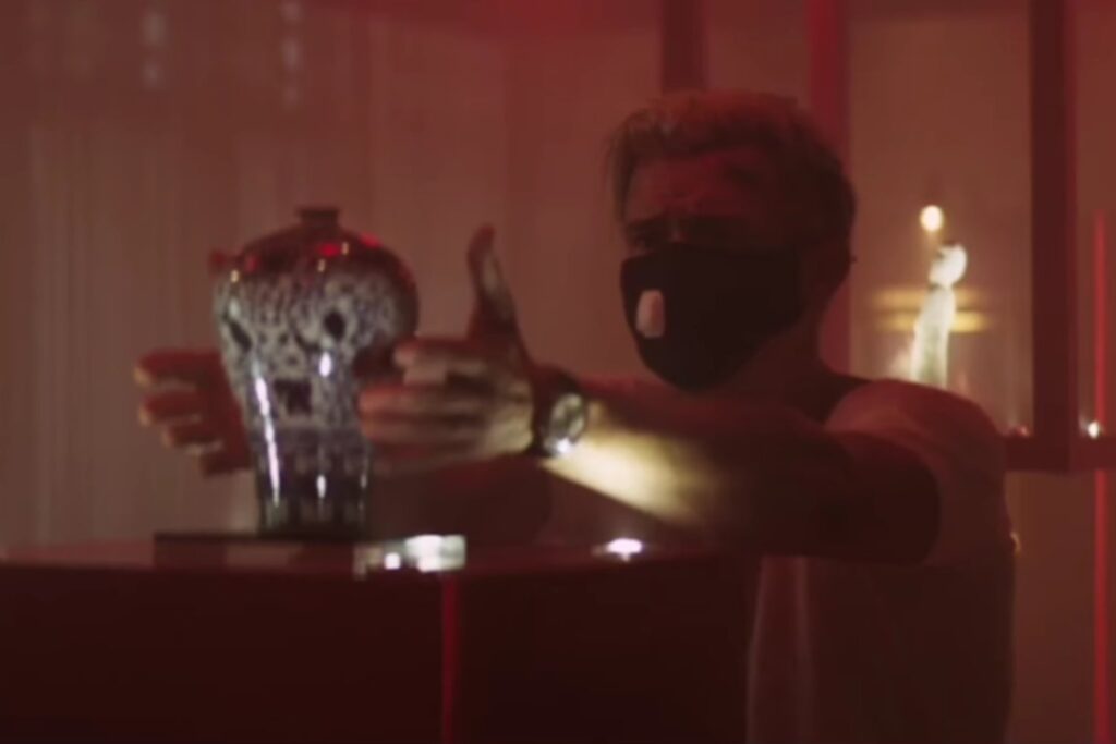 Un agente caído en desgracia recibe una última oportunidad en este thriller que llega a Netflix