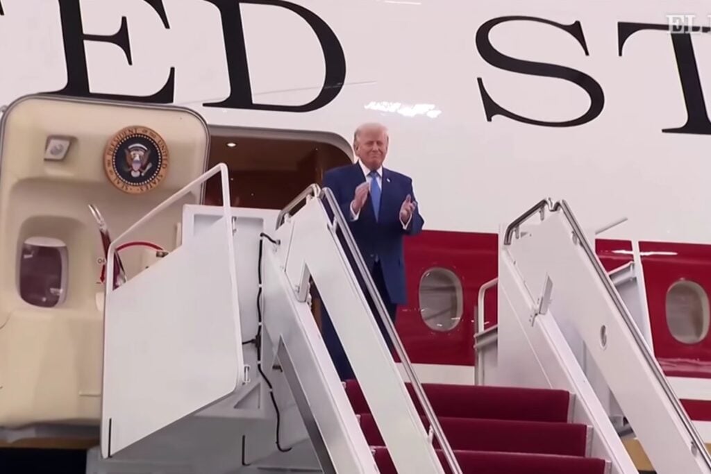 Estados Unidos acaba de sumar un nuevo 747 presidencial, pero el avión llega con una carga mucho más pesada que su tamaño: un regalo de Qatar