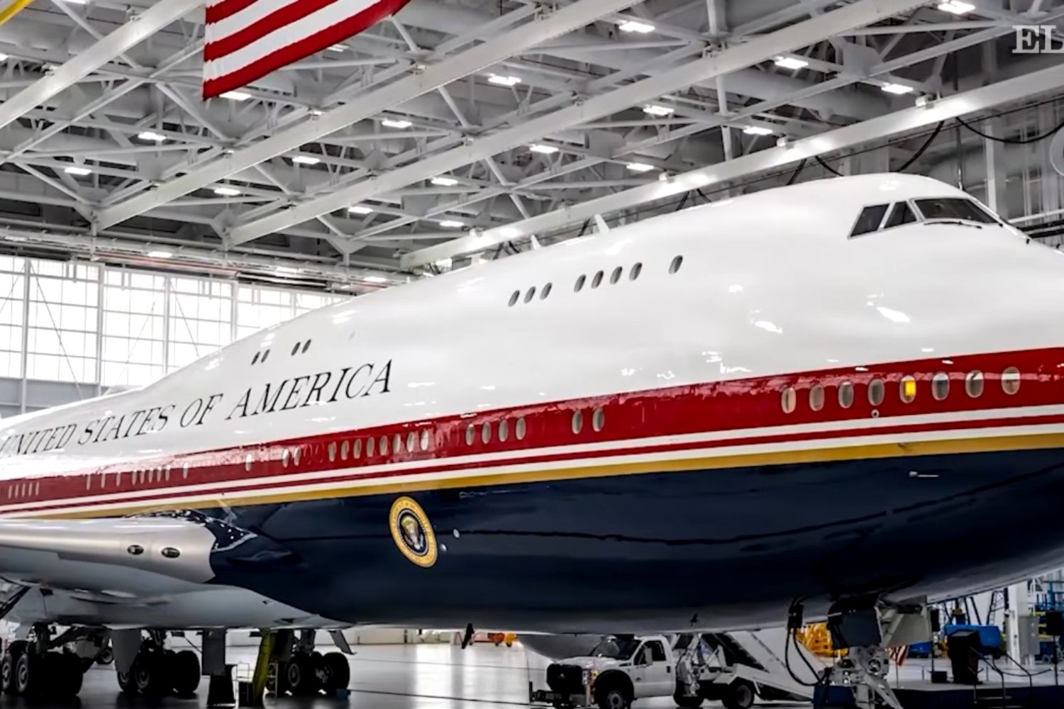 Estados Unidos acaba de sumar un nuevo 747 presidencial, pero el avión llega con una carga mucho más pesada que su tamaño: un regalo de Qatar