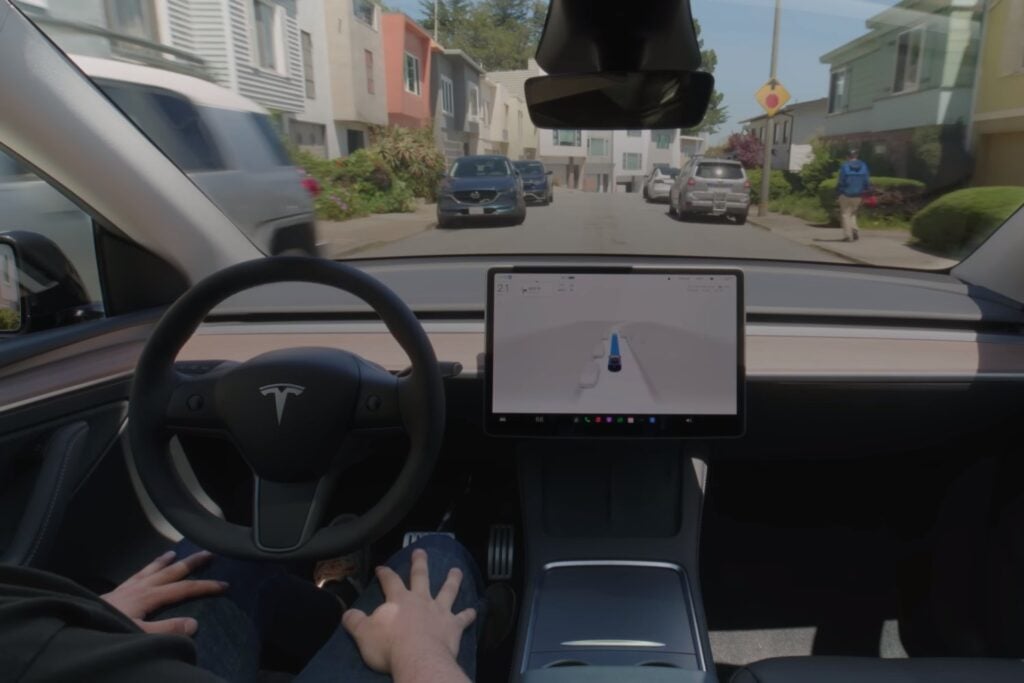 Tesla ya no quiere que apagues su conducción autónoma en silencio: ahora debes explicar por qué tomaste el control