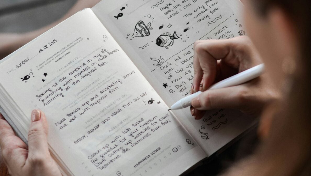 La psicología explica por qué quienes usan agenda de papel tienen mejor memoria y menos estrés que los que organizan todo en el celular