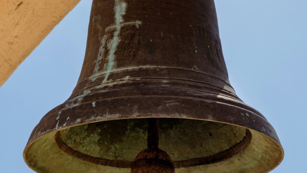 Para salvarla de la fundición, enterraron la campana de su iglesia durante la Segunda Guerra Mundial y nadie la encontró hasta 2024