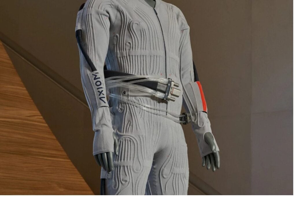 Un traje espacial diseñado por Prada y Axiom Space
