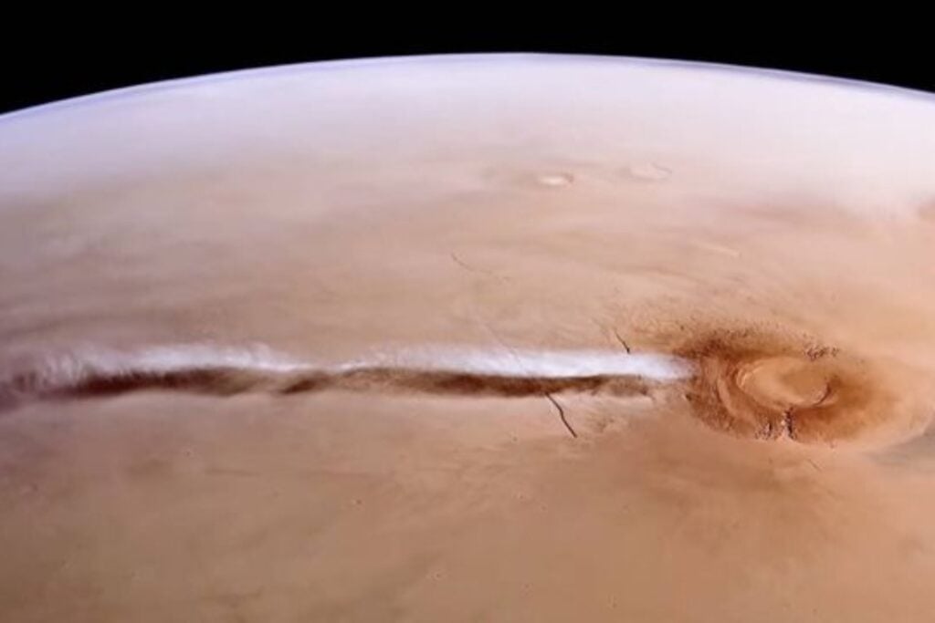 La NASA giró una sonda de lado para contemplar el amanecer de Marte. Sobre las nubes apareció un volcán de 20 kilómetros jamás fotografiado desde ese ángulo