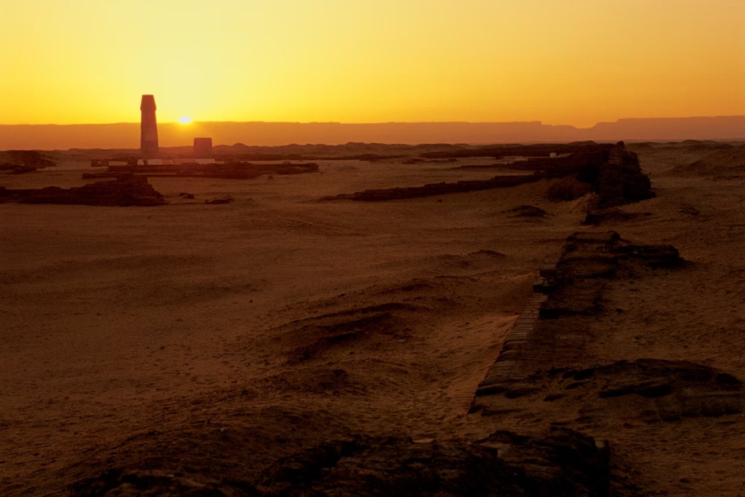 Antes de los cables filtrados y los escándalos diplomáticos, Egipto ya tenía su propio archivo incómodo. Las cartas de Amarna muestran cómo negociaban, desconfiaban y se presionaban los reyes de la Edad del Bronce