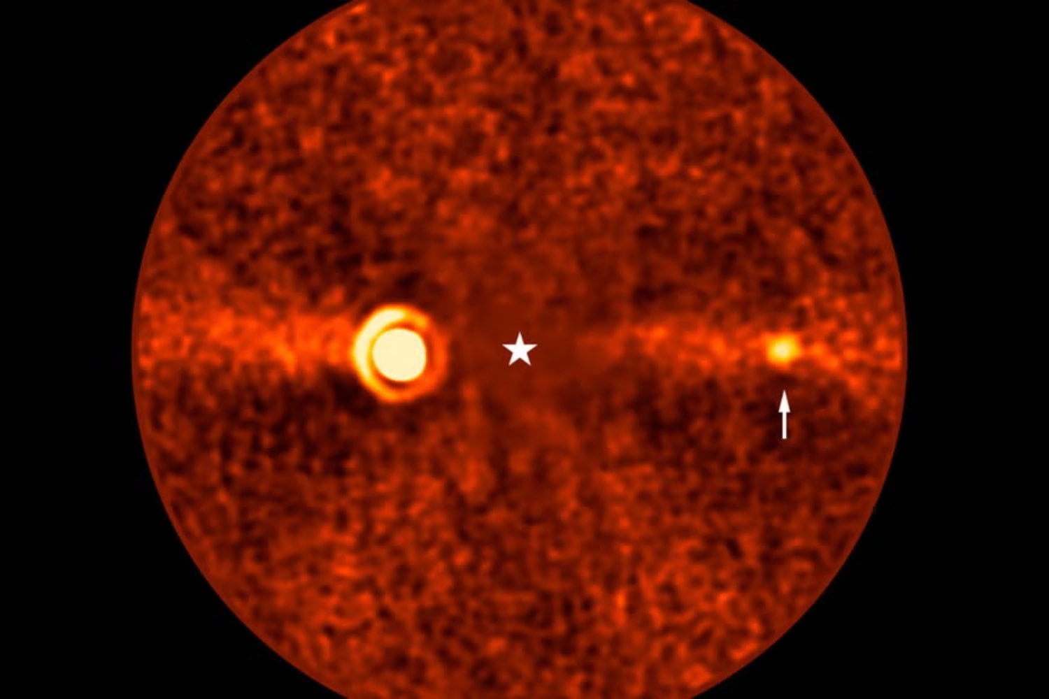 Un planeta gigante llevaba más de una década escondido en las imágenes de una estrella cercana. Es 100 veces más tenue que su vecino y nadie había logrado distinguirlo