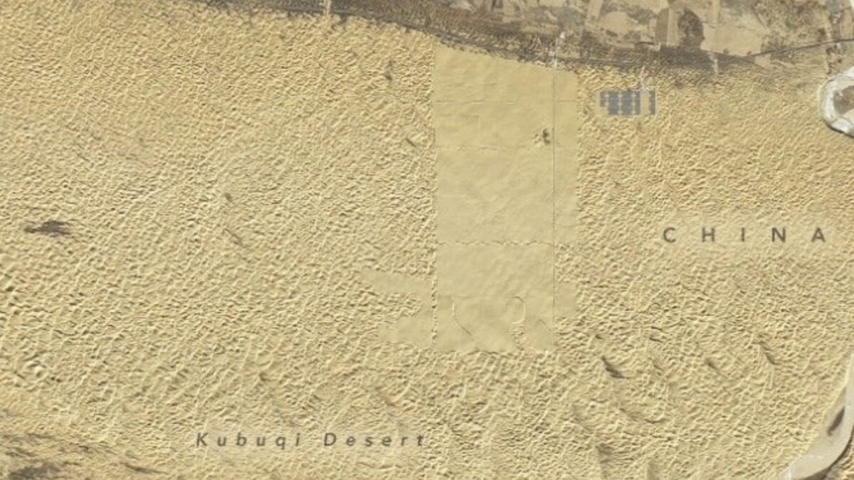 La NASA mira el desierto de China desde el espacio y revela una nueva “muralla” de 400 kilómetros de largo y 5 de ancho. No está hecha de piedra ni de árboles: son paneles solares para alimentar Pekín