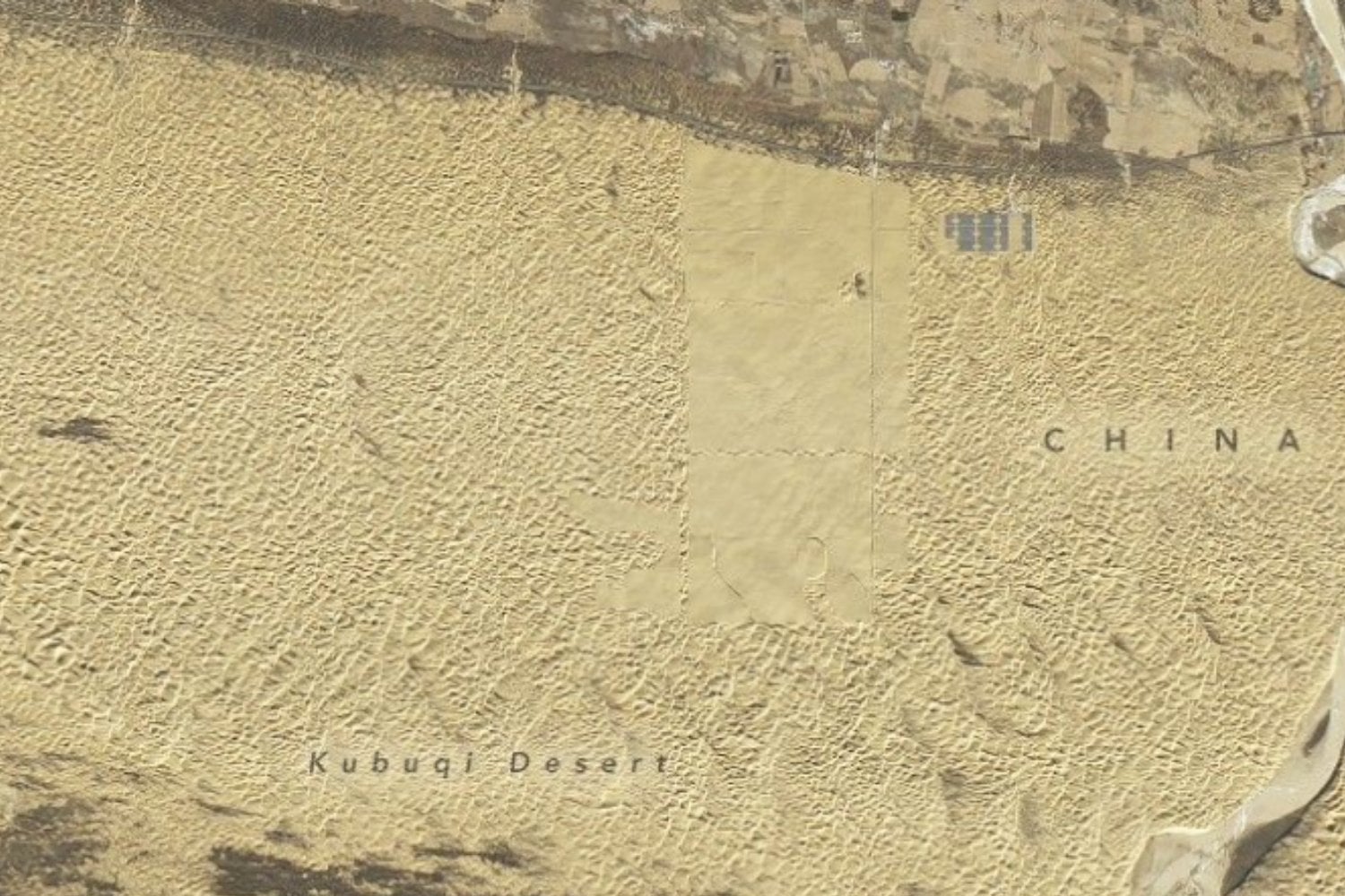La NASA mira el desierto de China desde el espacio y revela una nueva “muralla” de 400 kilómetros de largo y 5 de ancho. No está hecha de piedra ni de árboles: son paneles solares para alimentar Pekín