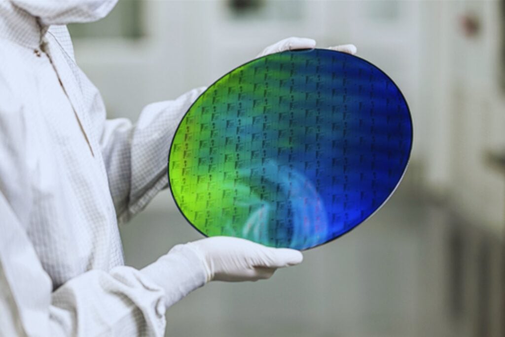 Una empresa quiere construir un ordenador cuántico con un millón de qubits usando algo que casi nunca se queda quieto: partículas de luz. Chicago ya prepara el lugar para intentarlo