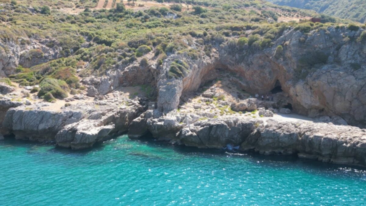 Una cueva de Turquía fue ocupada primero por neandertales y después por Homo sapiens durante 30.000 años. Las herramientas, la caza y hasta las conchas usadas como adornos apenas cambiaron cuando cambió la especie humana