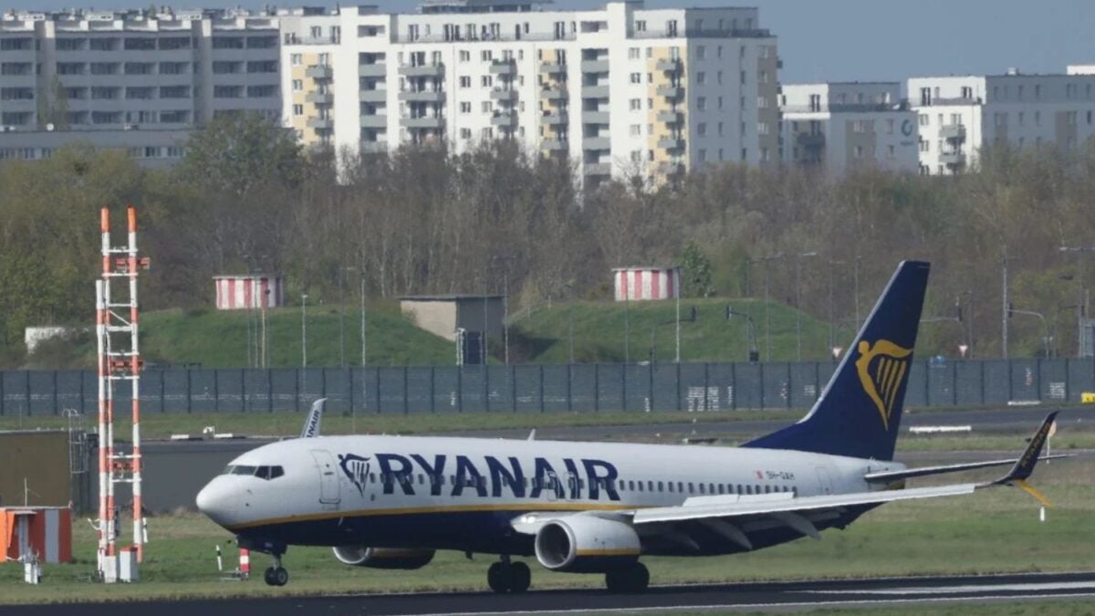Hubo un ruido, como si estallara un neumático": un hombre fue succionado parcialmente cuando se rompió una ventanilla del avión en pleno vuelo