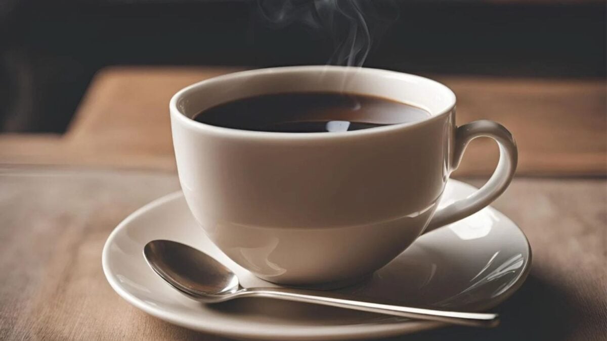 ¿Hasta dónde es seguro llegar con el café? Cardiólogos actualizan sus recomendaciones y sorprenden