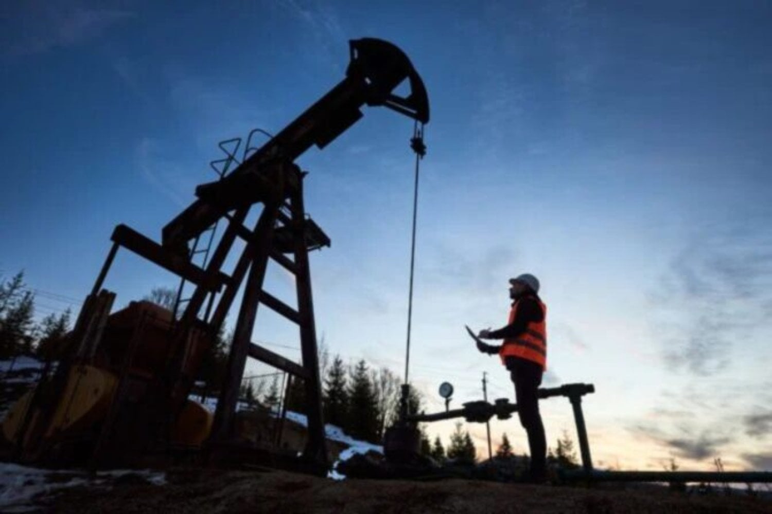 Rusia es una potencia petrolera, pero ahora está buscando gasolina fuera de sus fronteras. Los ataques ucranianos a sus refinerías convirtieron el combustible interno en un problema político