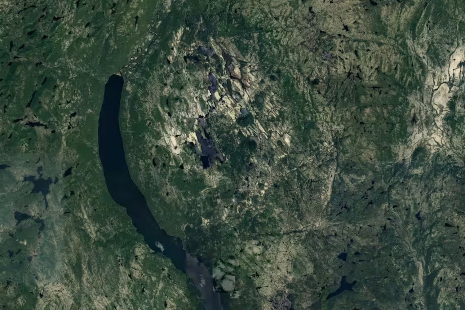 Un astrónomo aficionado abrió Google Maps para preparar un viaje por Canadá. Lo que encontró era una cicatriz de 25 kilómetros que llevaba 390 millones de años sin nombre