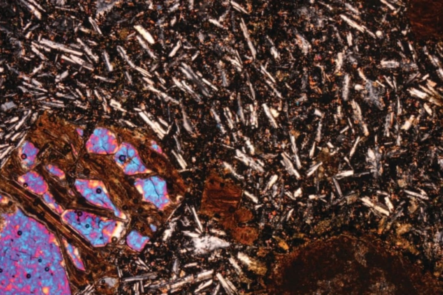 Mucho antes de que existieran los mapas, estos humanos ya sabían qué roca buscar y dónde encontrarla. Herramientas de hace 780.000 años revelan una tradición tecnológica transmitida durante generaciones