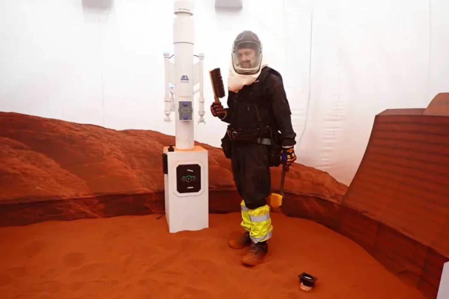 Cuatro personas pasarán un año encerradas como si hubieran abandonado la Tierra. La NASA quiere descubrir qué ocurre con el cuerpo y la mente durante una misión a la Luna y Marte