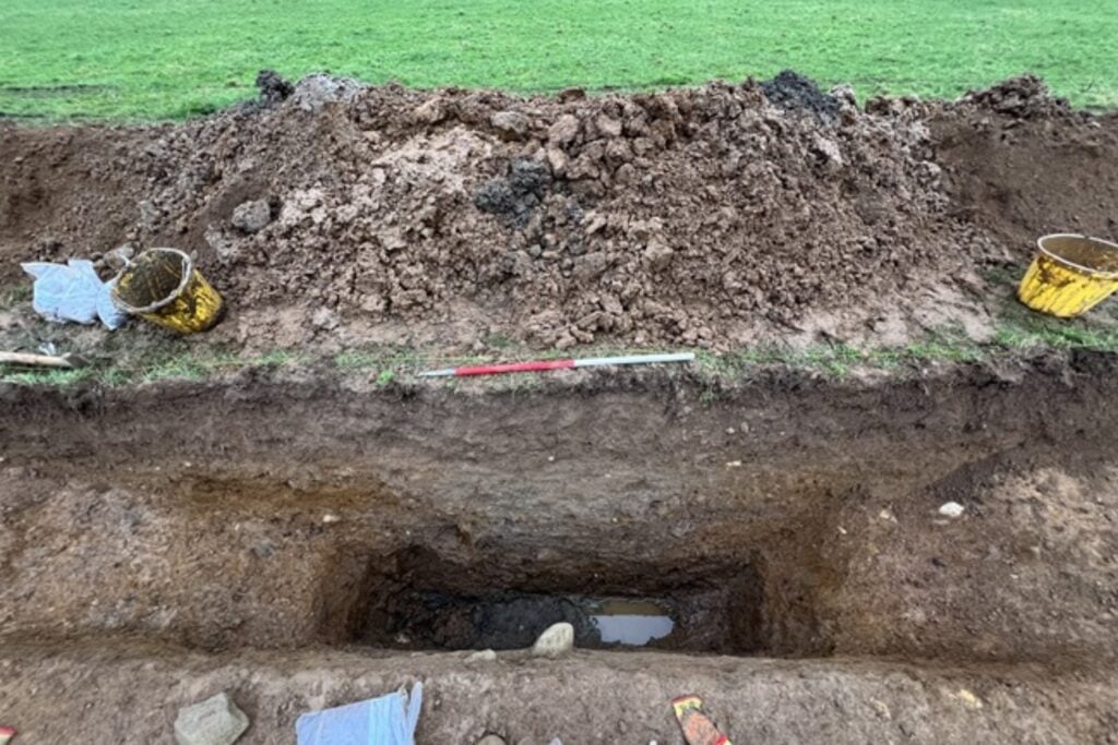 Irlanda del Norte acaba de mover varios siglos hacia atrás la historia urbana de Europa occidental. Un yacimiento de la Edad del Bronce revela un centro organizado con viviendas, talleres y rituales hace 3.000 años