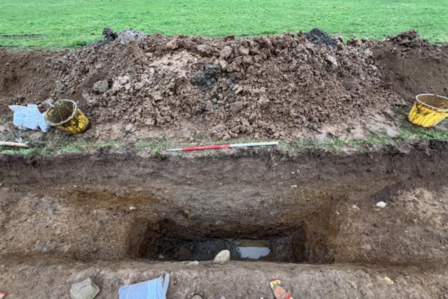 Irlanda del Norte acaba de mover varios siglos hacia atrás la historia urbana de Europa occidental. Un yacimiento de la Edad del Bronce revela un centro organizado con viviendas, talleres y rituales hace 3.000 años