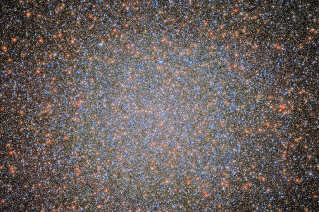 Omega Centauri debería albergar cerca de 10.000 agujeros negros, pero ninguno había aparecido. Hubble y el James Webb acaban de encontrar al primero por el movimiento de una estrella invisible a sus ojos