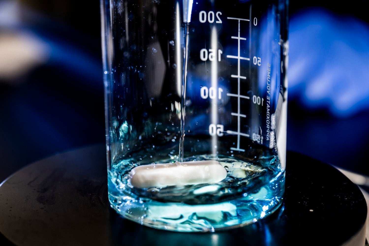 La próxima “mina” de litio podría no estar bajo tierra, sino en el agua que tiramos. Un nuevo estudio propone recuperar minerales críticos de las aguas residuales