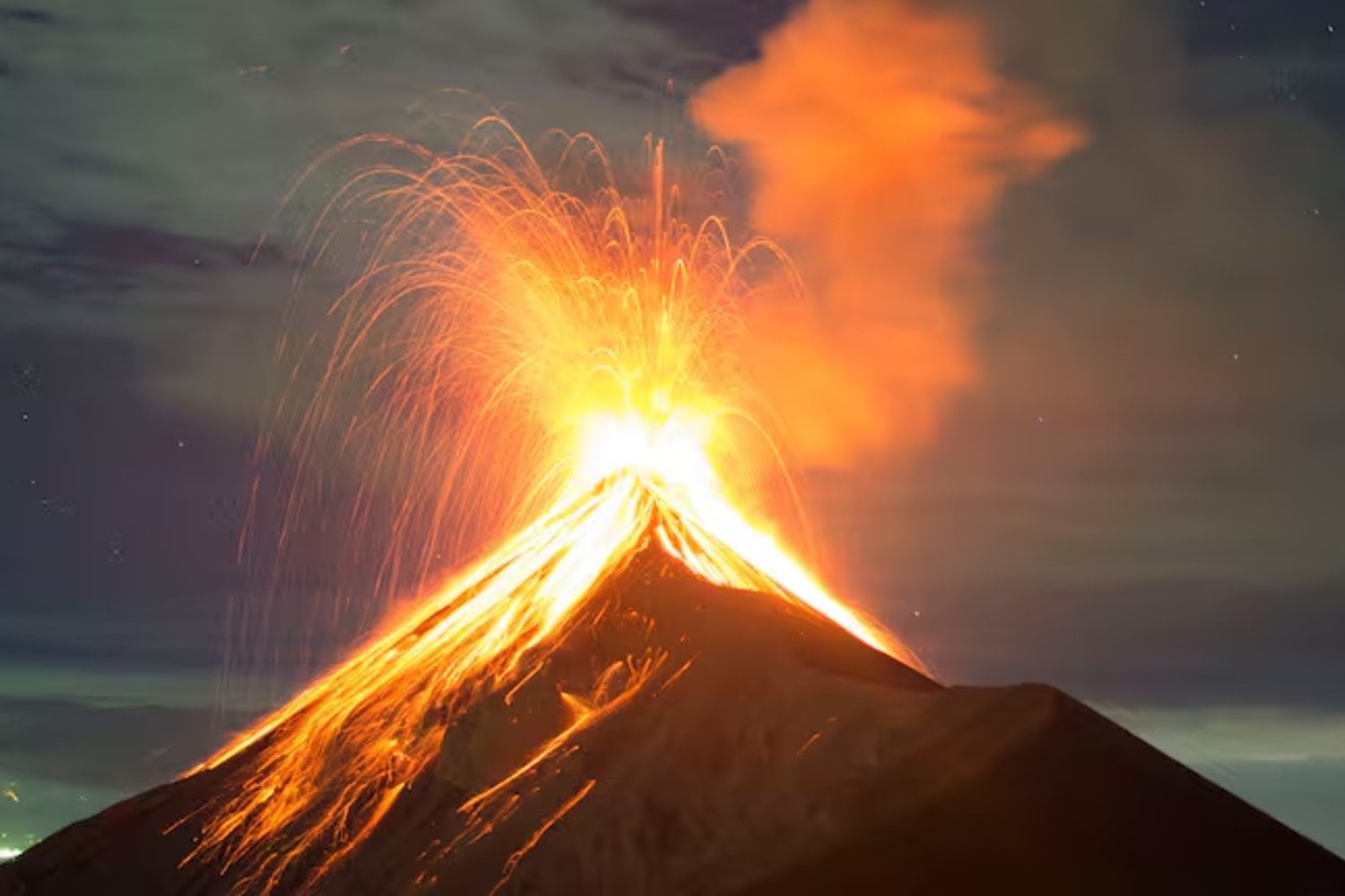 El volcán más austral de la Tierra expulsa oro microscópico sobre la Antártida. No es un tesoro explotable, sino una rareza química que viaja cientos de kilómetros