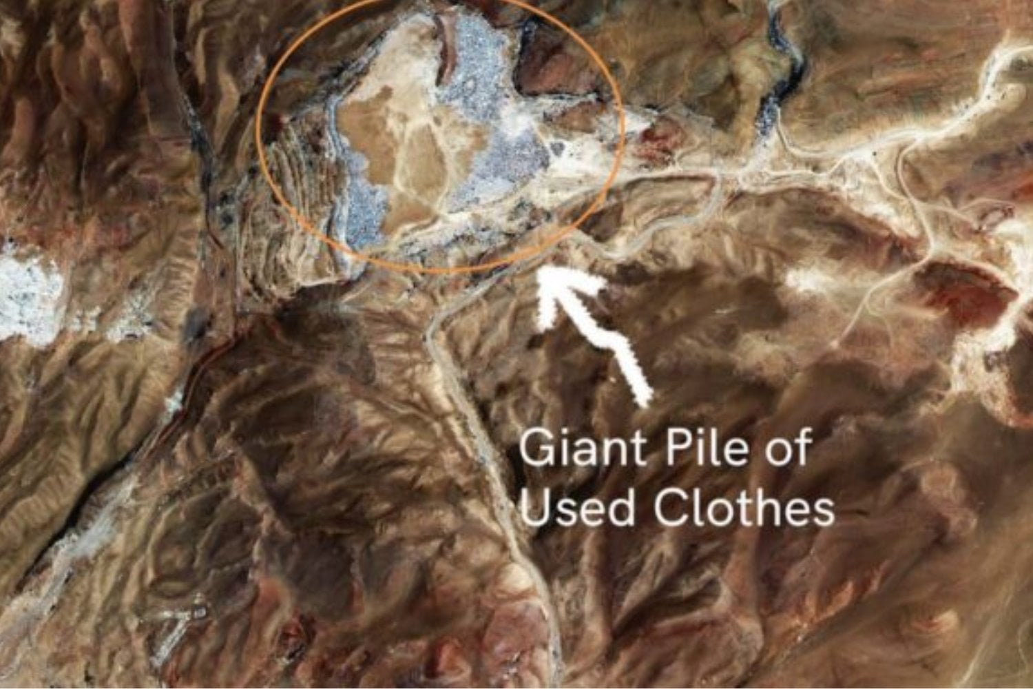 Europa llenó sus armarios con ropa cada vez más barata y el problema terminó a miles de kilómetros de distancia. En el desierto de Atacama, los satélites ya pueden seguir el crecimiento de su enorme huella