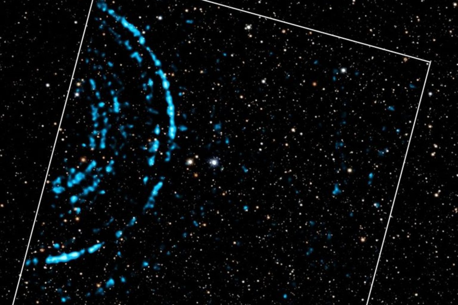 La Vía Láctea era más difícil de medir porque vivimos dentro de ella. Ahora unas explosiones en galaxias lejanas revelan que sus brazos externos están más lejos de lo que pensábamos