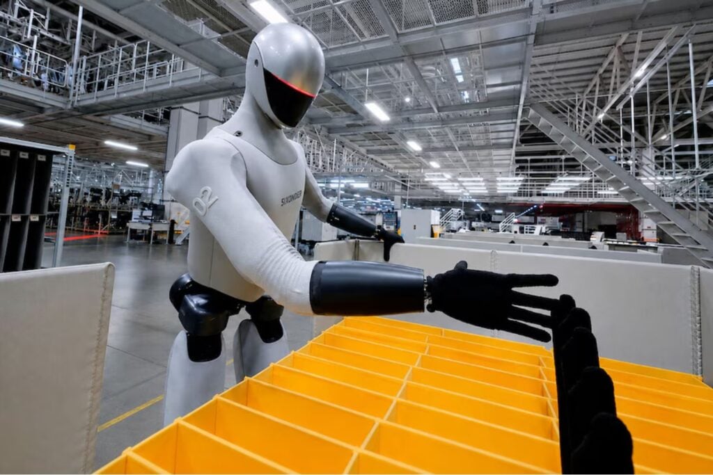Xiaomi ha convertido su fábrica de coches eléctricos en una escuela para robots humanoides. Ya siguen ciclos de 76 segundos y alcanzan un 98% de acierto, pero todavía no sustituyen a un operario