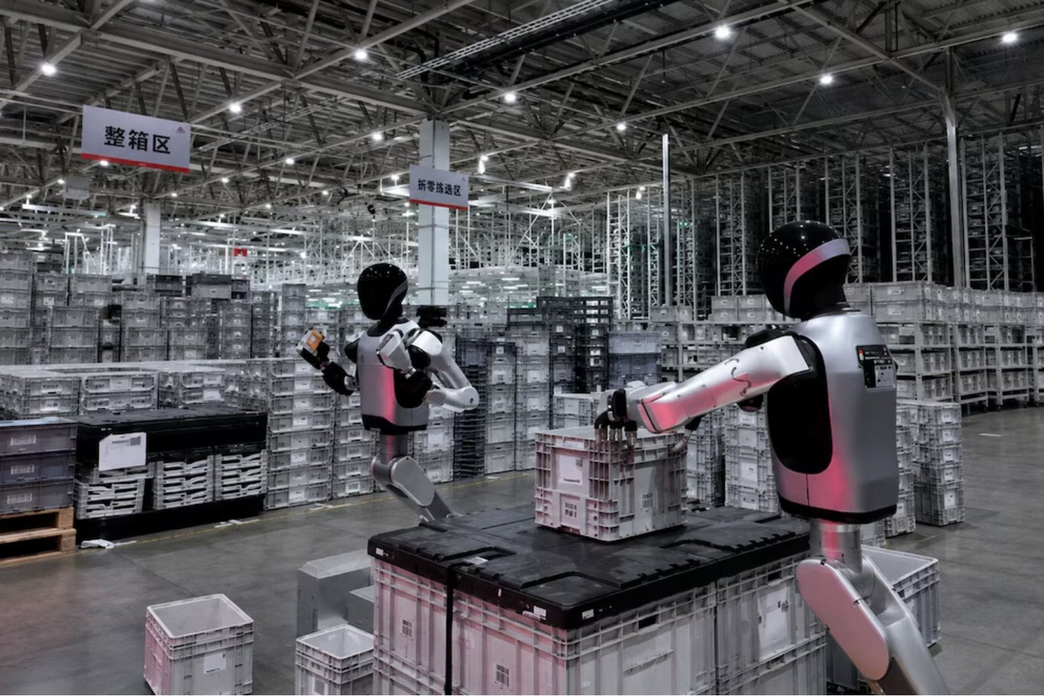 Xiaomi ha convertido su fábrica de coches eléctricos en una escuela para robots humanoides. Ya siguen ciclos de 76 segundos y alcanzan un 98% de acierto, pero todavía no sustituyen a un operario