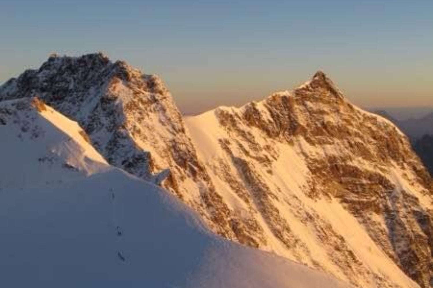 Europa guardó durante 2.000 años una copia de seguridad bajo el hielo. Al perforarla, los científicos encontraron la peste, la minería medieval y volcanes situados a miles de kilómetros