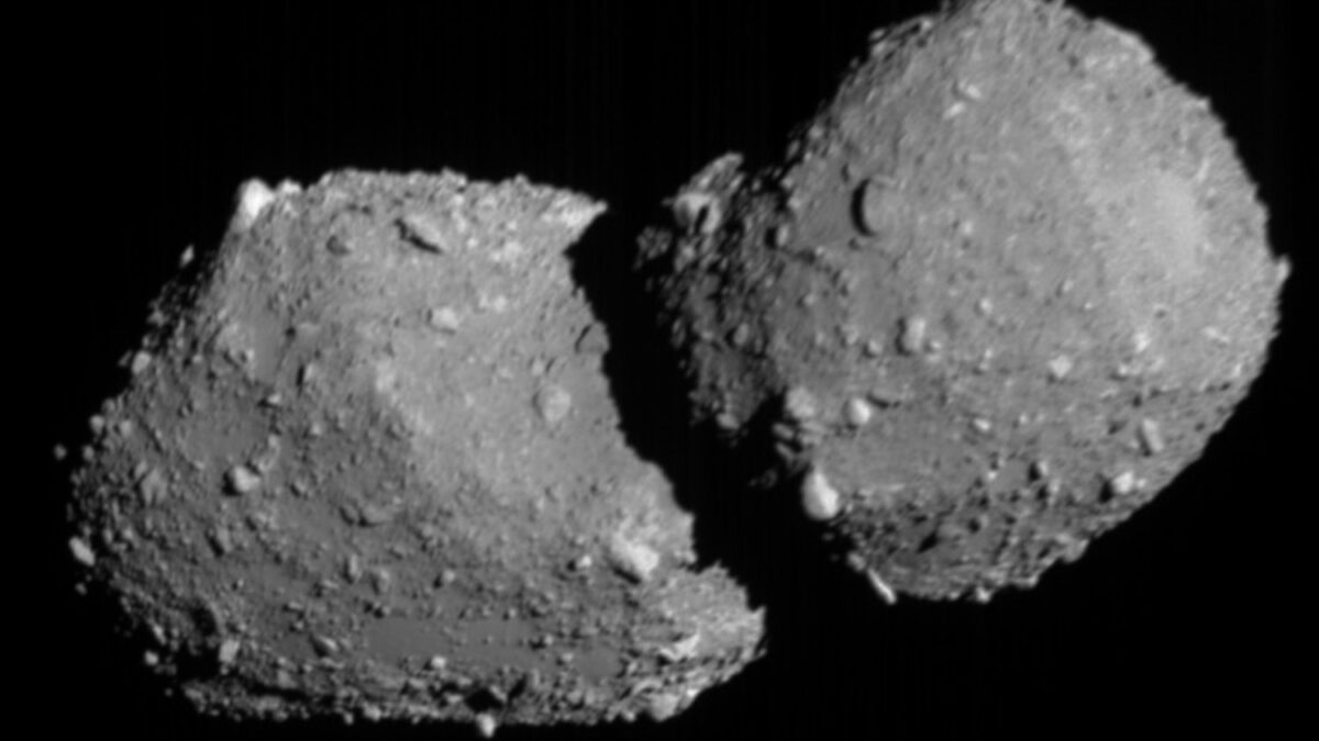 Japón acaba de ensayar una maniobra que parece absurda: pasar a toda velocidad junto a un asteroide sin tocarlo. La clave era aprender a apuntar con precisión extrema para defender la Tierra de una amenaza futura
