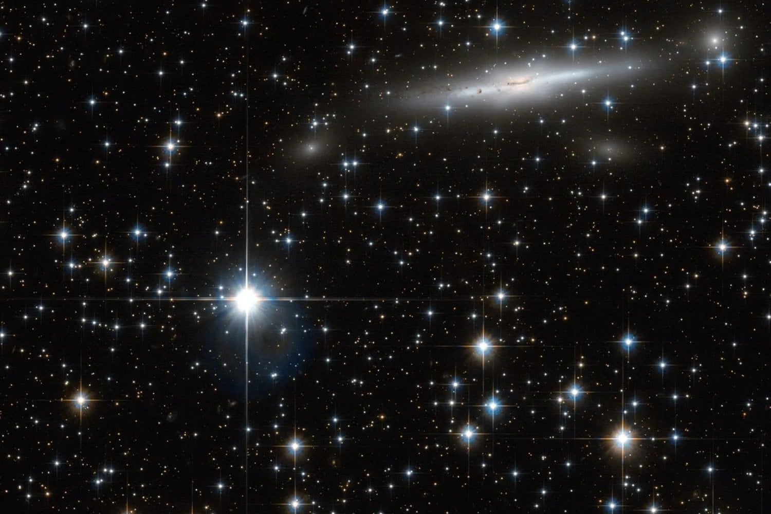 Nuestra galaxia se mueve como si algo enorme tirara de ella desde la oscuridad. El Gran Atractor no es un objeto, sino una región donde la gravedad organiza miles de galaxias