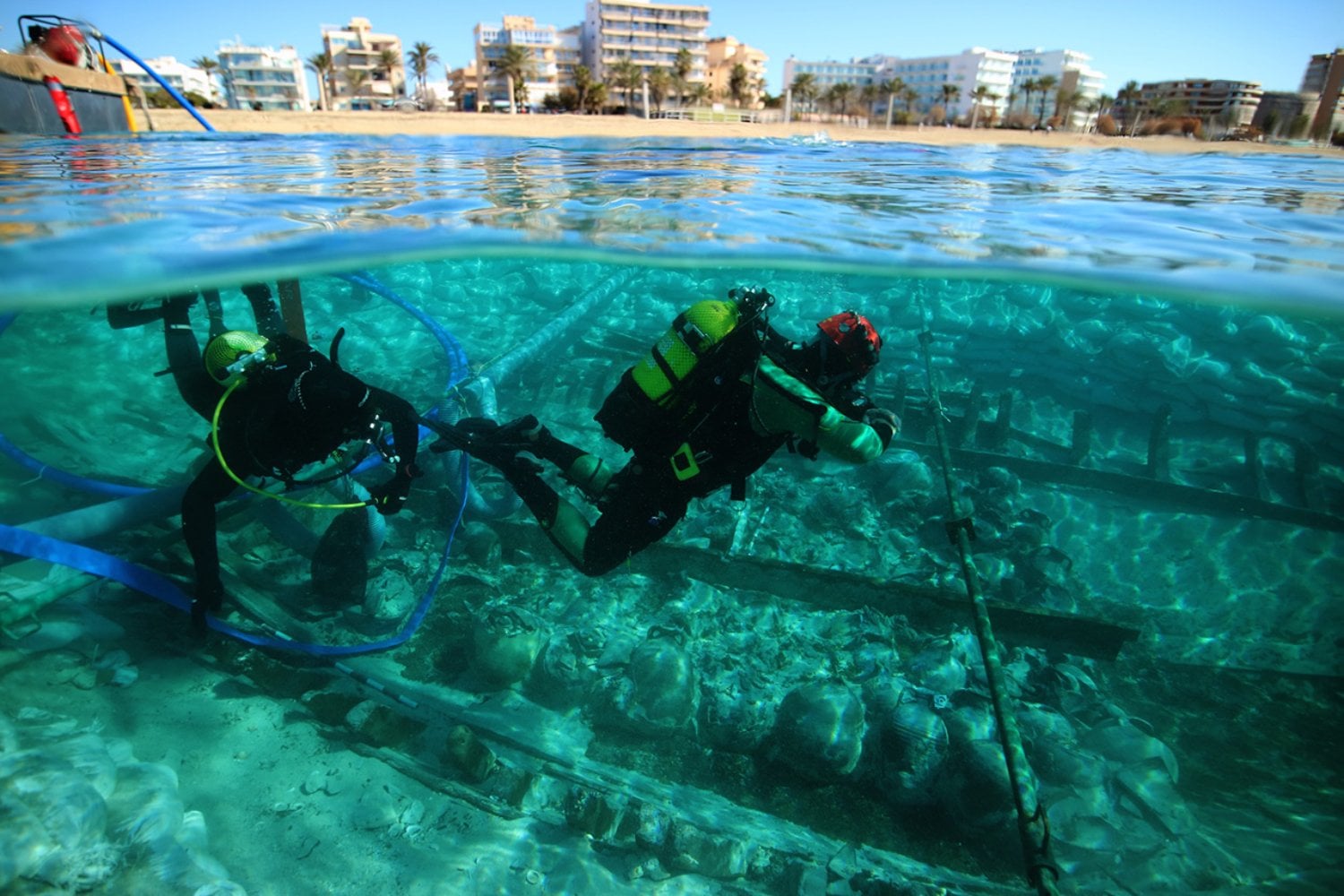 Mallorca acaba de sacar del mar una cápsula romana de 1.700 años. El pecio de Ses Fontanelles conserva ánforas, cabos, anclas y pistas únicas sobre la navegación tardorromana